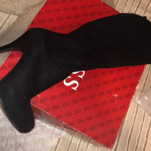 Guess knee high black boots - Picture 3 of 4